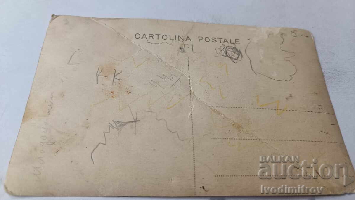 Доставка на Снимка Мъже и деца на площада