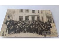 Снимка Мъже и деца на площада