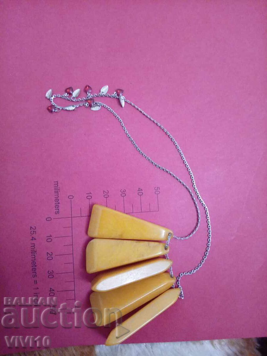 Αρχαίο κολιέ με κεχριμπάρι με τιμή € 50.00 | 97.79 BGN