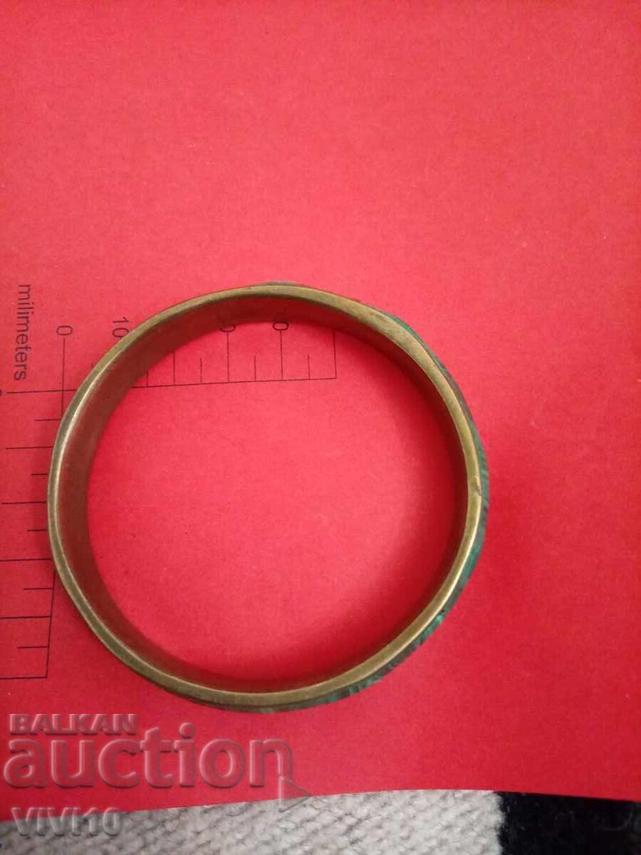 Αρχαίο βραχιόλι από πράσινο πέτρα, νεφρίτη