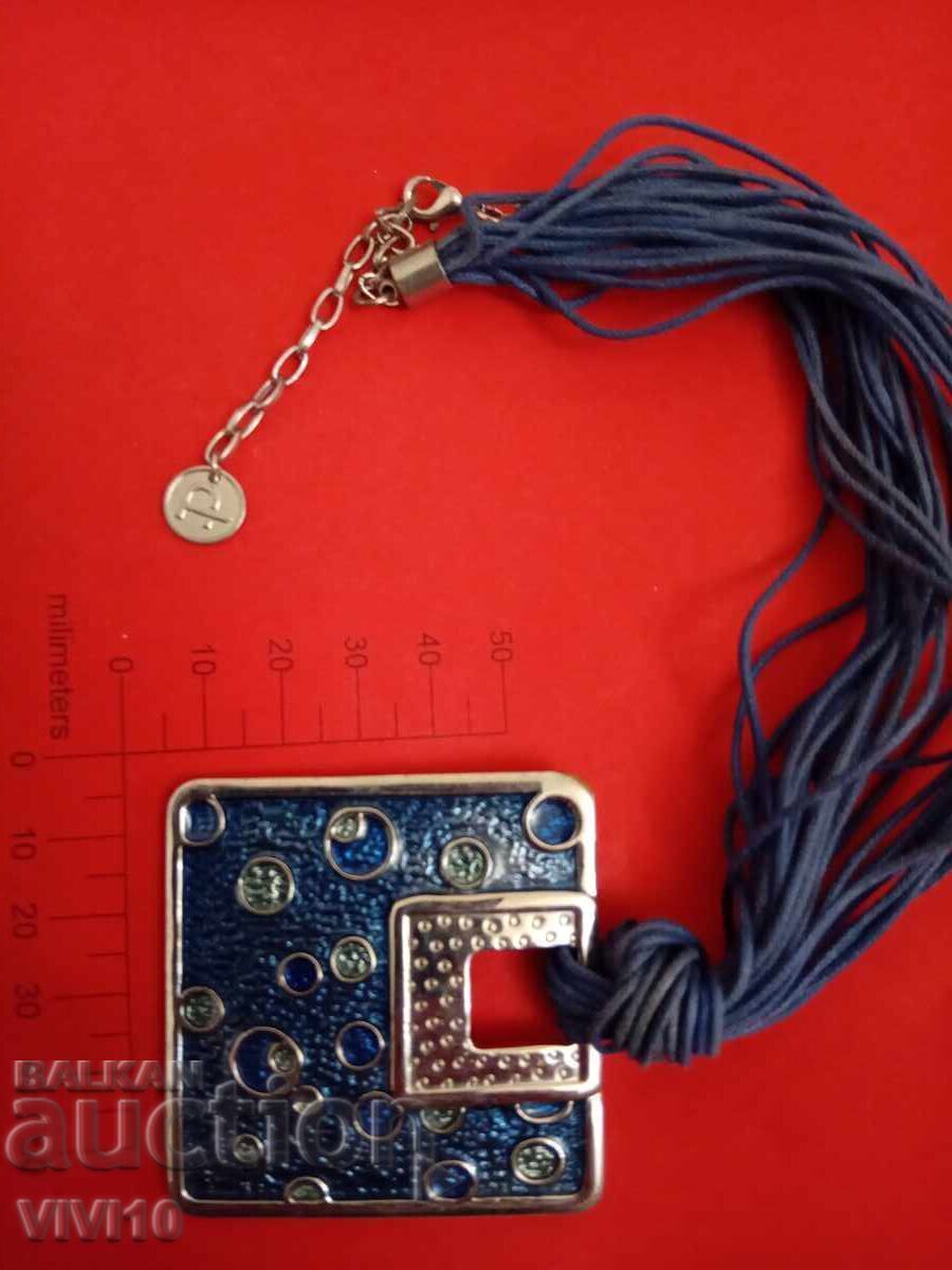 Старинно колие с емаил Старинно колие с емаил