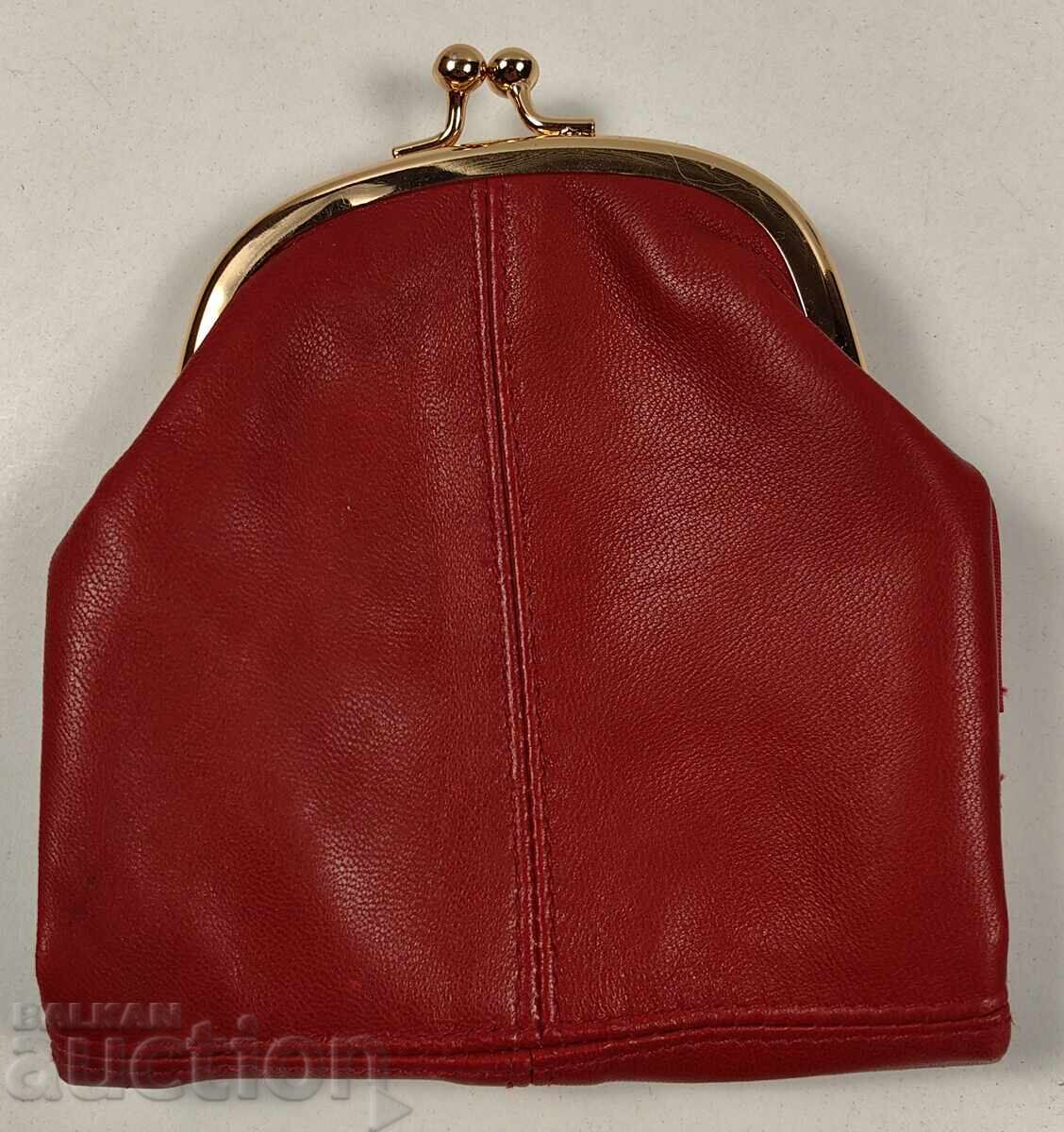 RED LADIES WALLET PORTFOLIO IN EXCELLENT CONDITION RED LADIES WALLET PORTFOLIO IN EXCELLENT CONDITION
