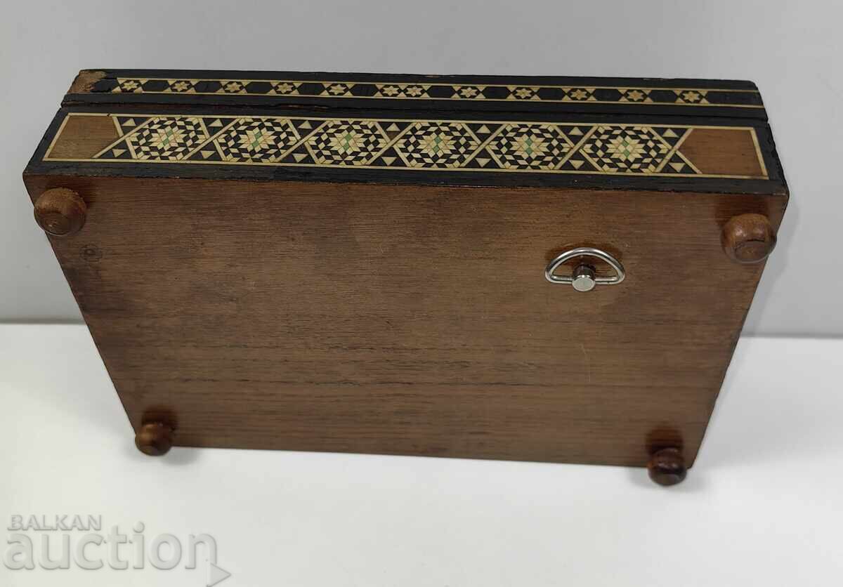 Auction BEAUTIFUL MUSIC BOX FOR JEWELRY, LOTS OF MOTHER-OF-PEARL INLAY Auction BEAUTIFUL MUSIC BOX FOR JEWELRY, LOTS OF MOTHER-OF-PEARL INLAY