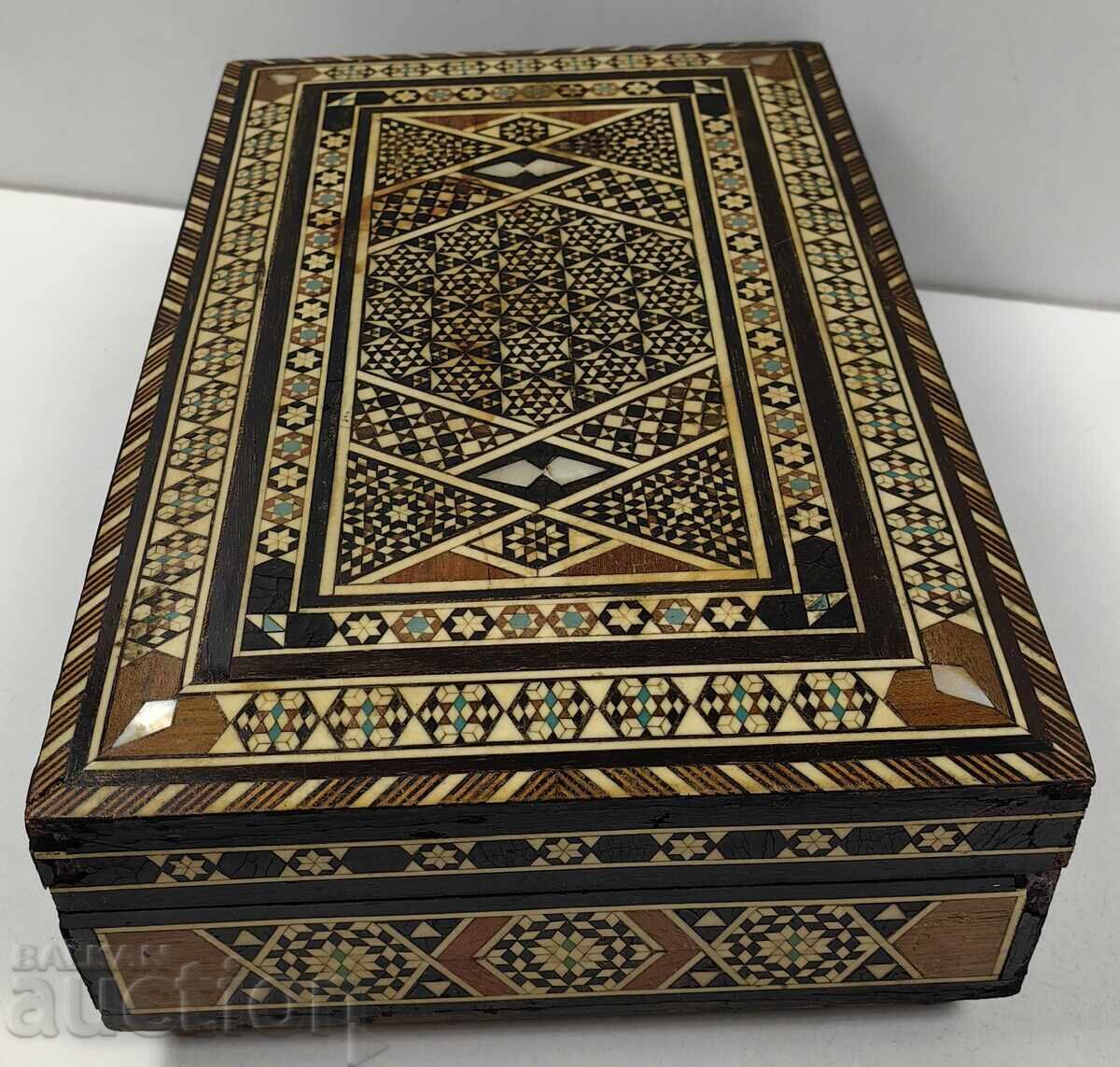 Delivery of BEAUTIFUL MUSIC BOX FOR JEWELRY, LOTS OF MOTHER-OF-PEARL INLAY Delivery of BEAUTIFUL MUSIC BOX FOR JEWELRY, LOTS OF MOTHER-OF-PEARL INLAY