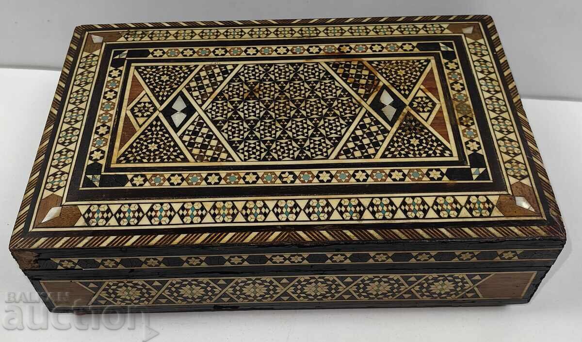 BEAUTIFUL MUSIC BOX FOR JEWELRY, LOTS OF MOTHER-OF-PEARL INLAY BEAUTIFUL MUSIC BOX FOR JEWELRY, LOTS OF MOTHER-OF-PEARL INLAY