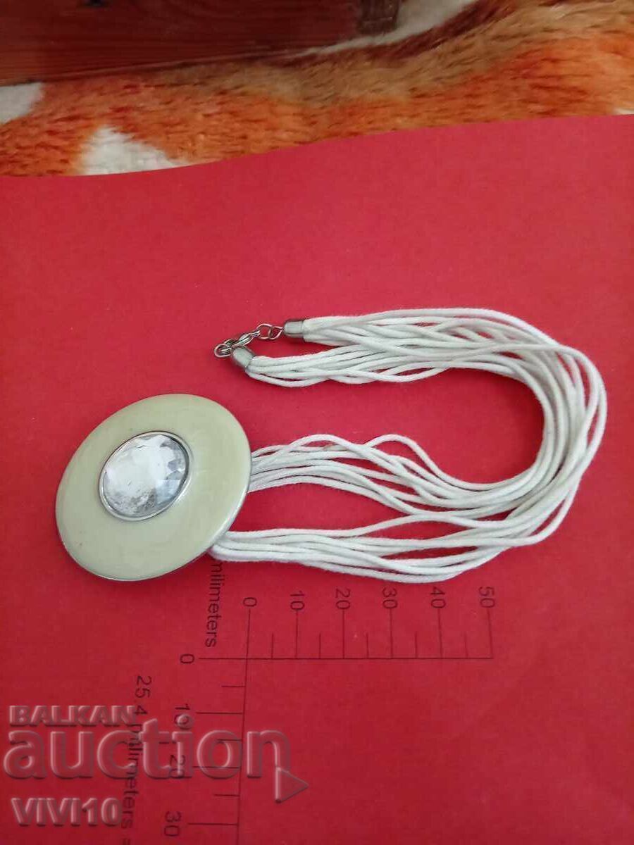 Αρχαίο κολιέ με σμάλτο Αρχαίο κολιέ με σμάλτο