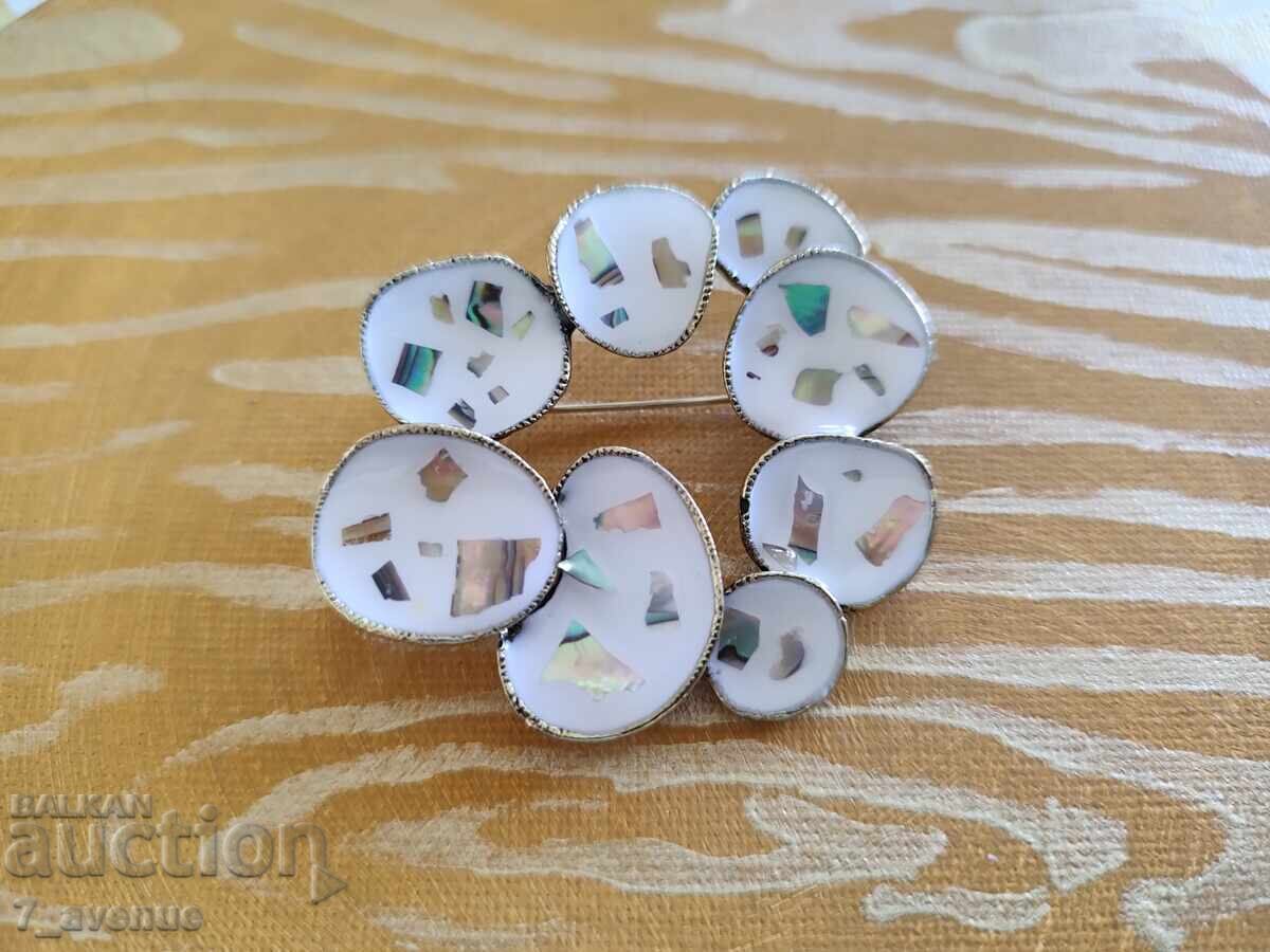 Аукцион Брошка/медальон - елегантна , стилна, с емайл 23.04.25