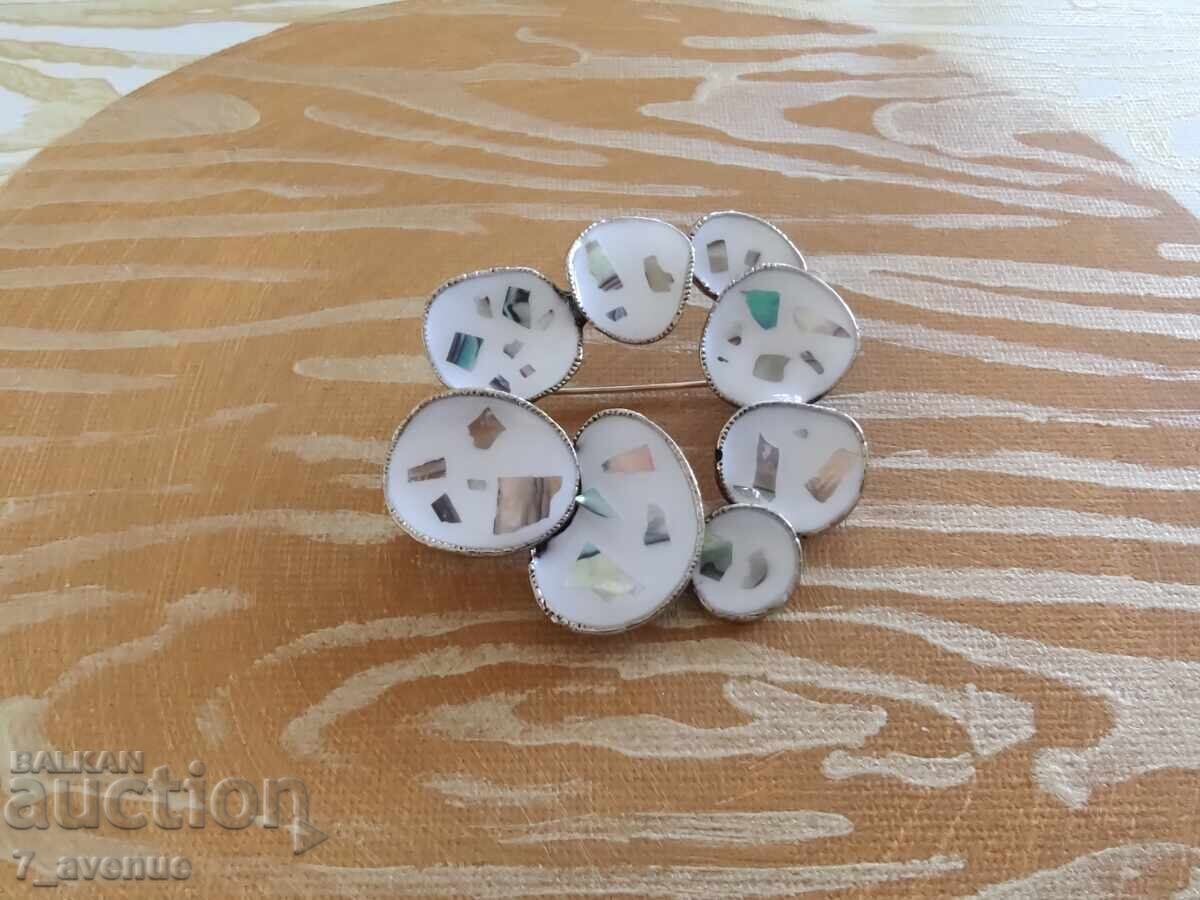 Доставка на Брошка/медальон - елегантна , стилна, с емайл 23.04.25