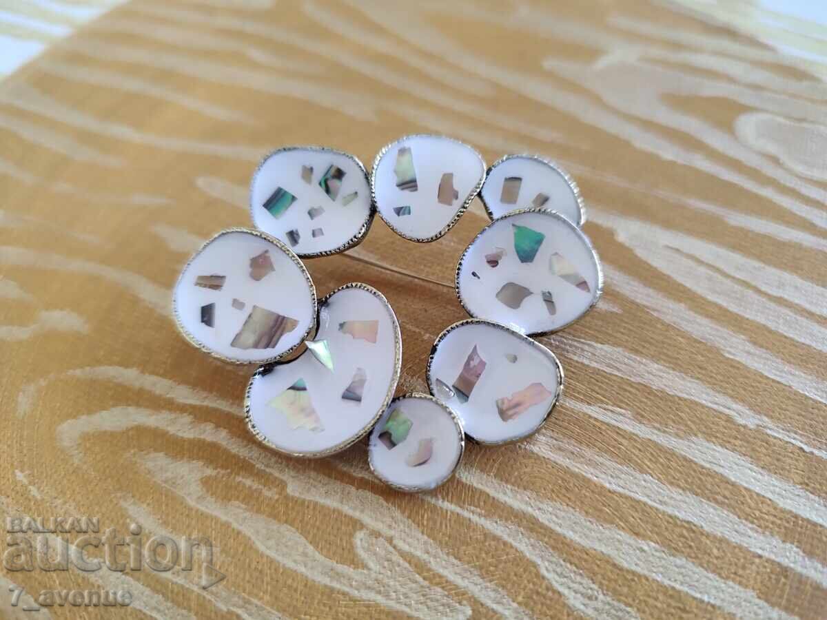 Брошка/медальон - елегантна , стилна, с емайл 23.04.25