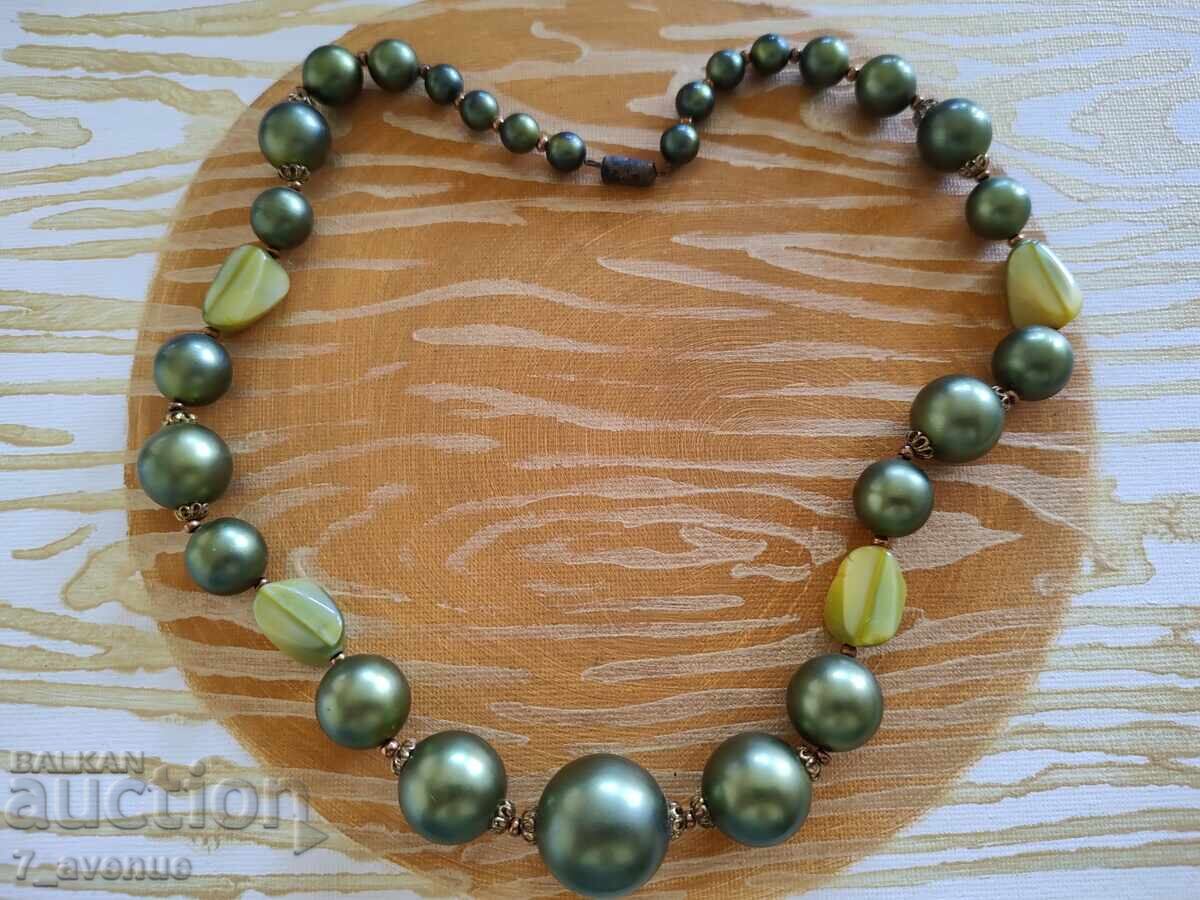 Auction  Necklace, splendor and beauty, in silky green 23.04.25