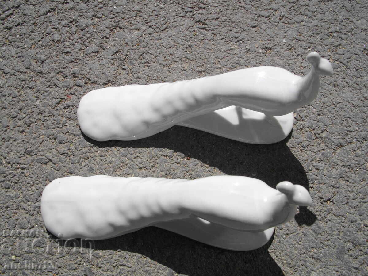 Auction  WHITE CHIFTS (or SHIFTS) STAR BULGARIAN PORCELAIN PEACOCK