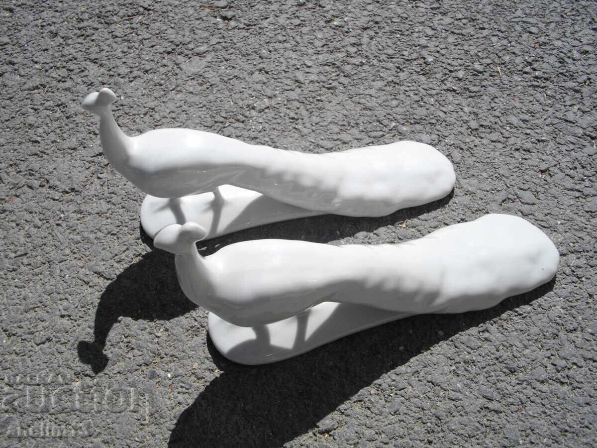Delivery of WHITE CHIFTS (or SHIFTS) STAR BULGARIAN PORCELAIN PEACOCK