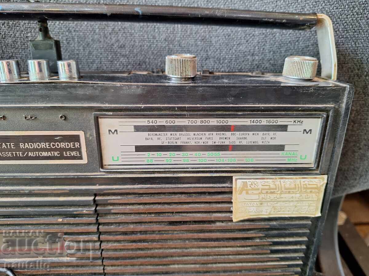 Доставка на Радиокасетофон REAL с микрофон