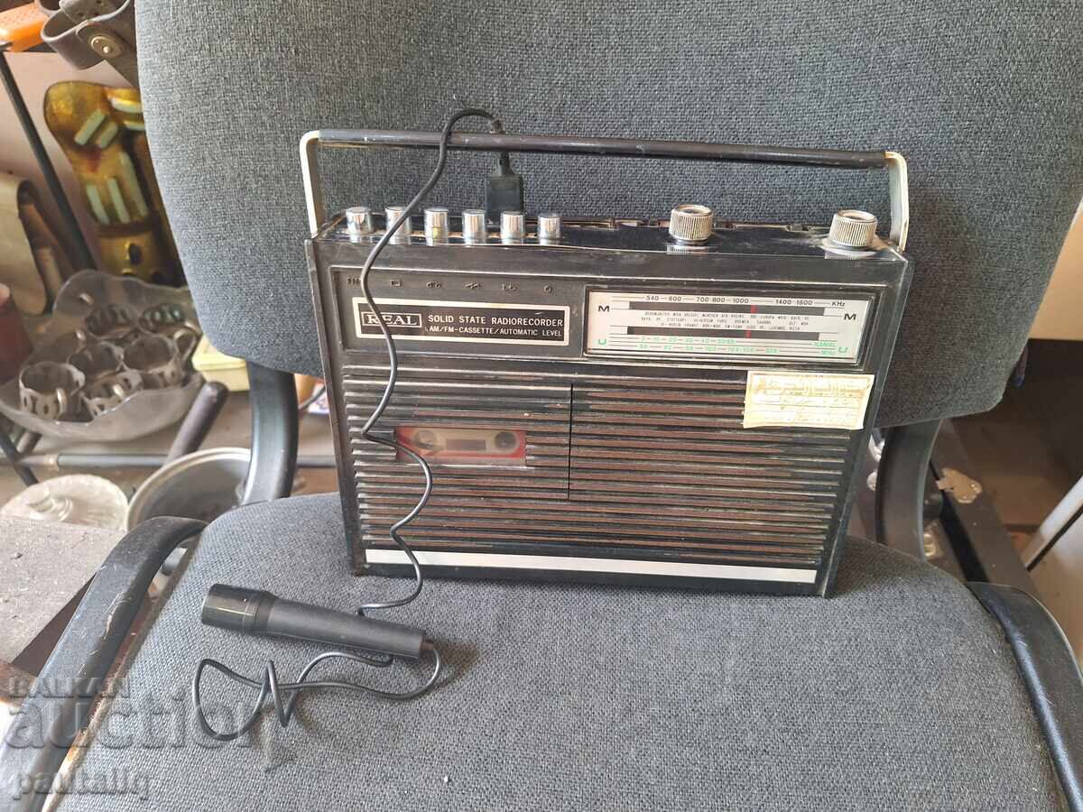 Радиокасетофон REAL с микрофон