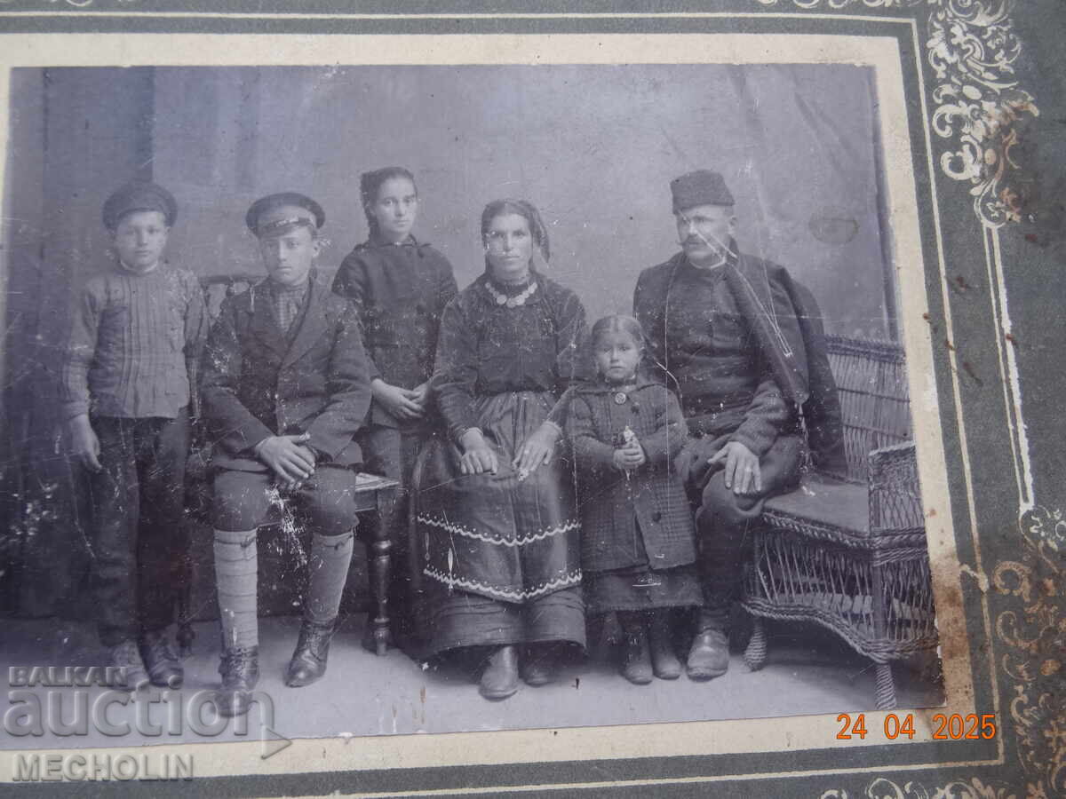 Auction Collector's Old Cardboard Family Photo Auction Collector's Old Cardboard Family Photo