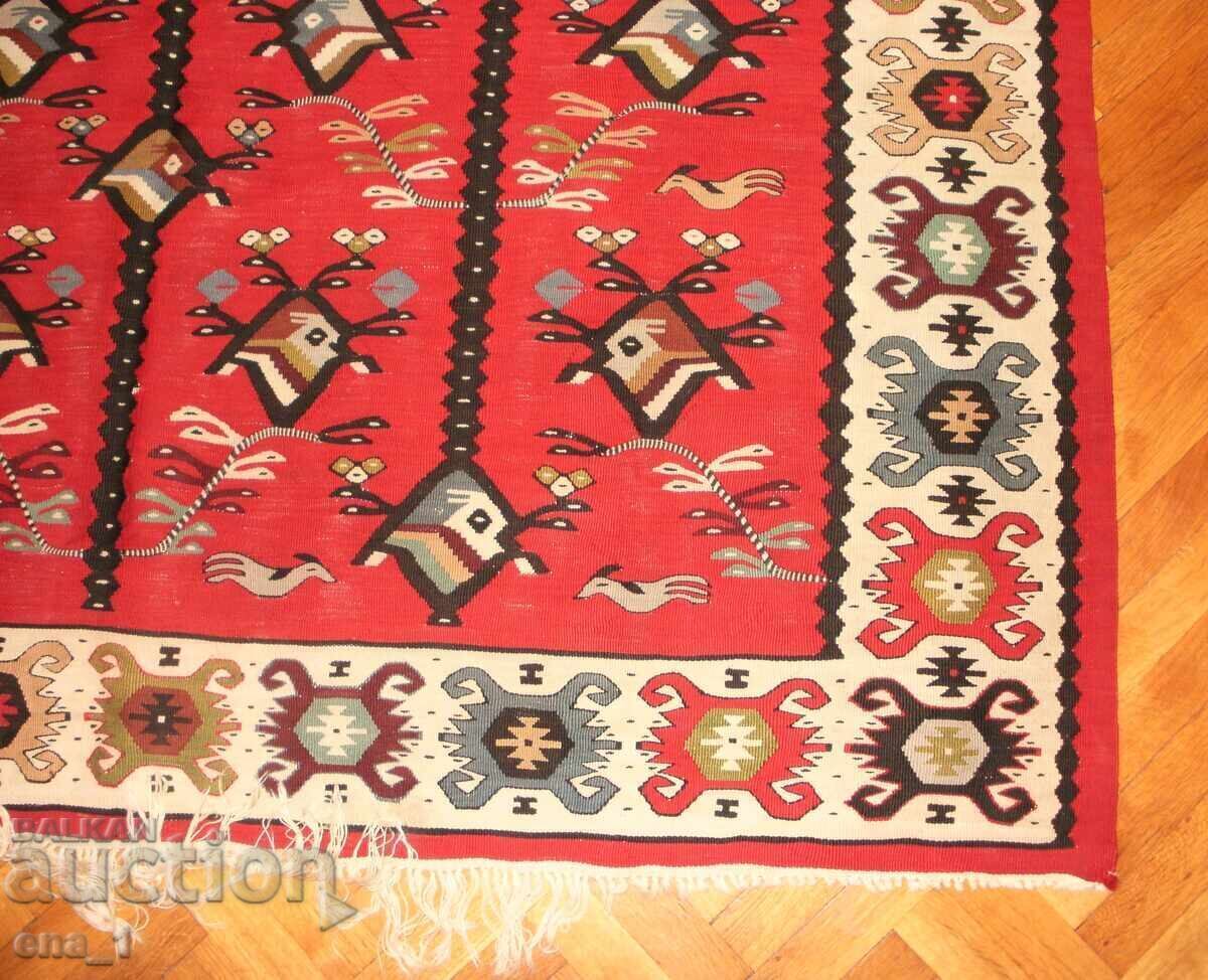 Covor original chiprovski, conservat, cu pui - 165x240cm cu preț 550.00 BGN | € 281.21