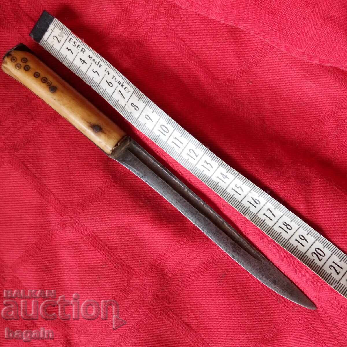 Licitație cuțit bulgaresc. Licitație cuțit bulgaresc.