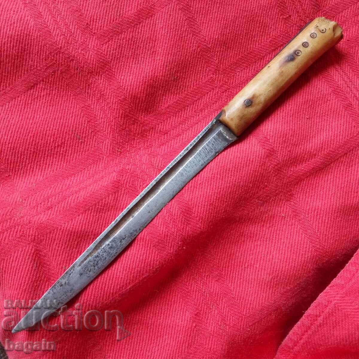 Livrarea cuțit bulgaresc. Livrarea cuțit bulgaresc.