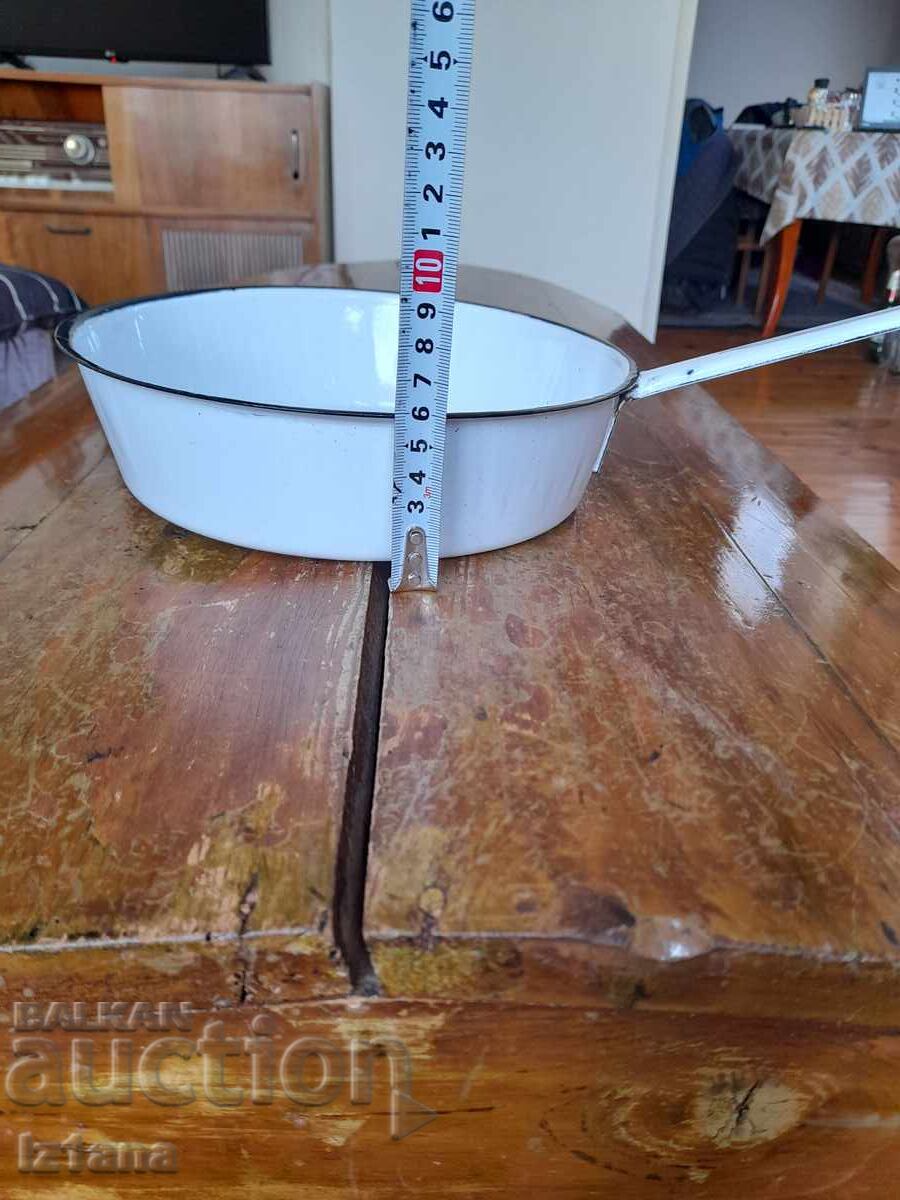 Стар емайлиран тиган с цена 42.00 лв. | € 21.47 Стар емайлиран тиган с цена 42.00 лв. | € 21.47