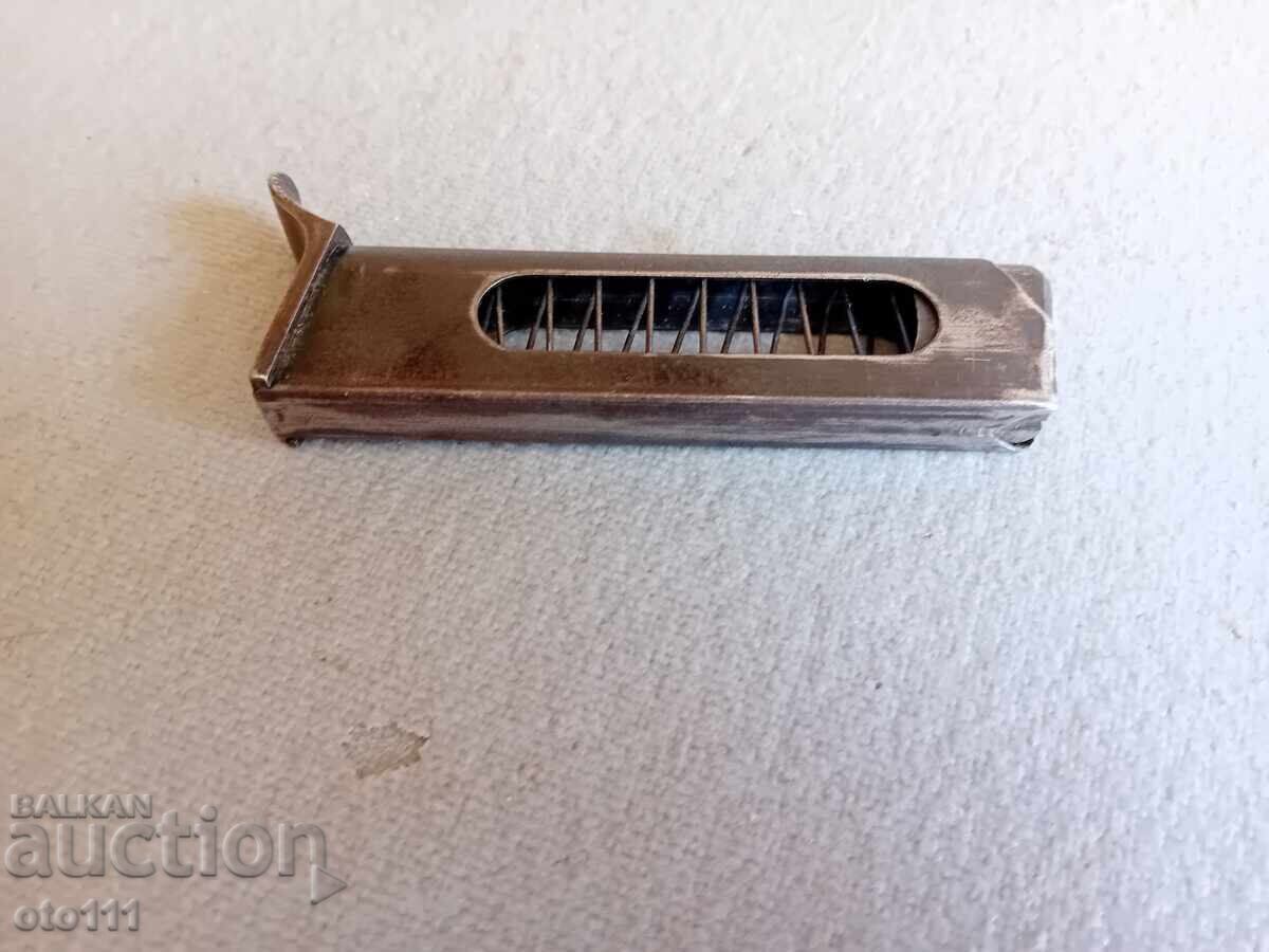 PISTOL MAGAZINE - BERETTA 1934 / 9x17 mm - 6