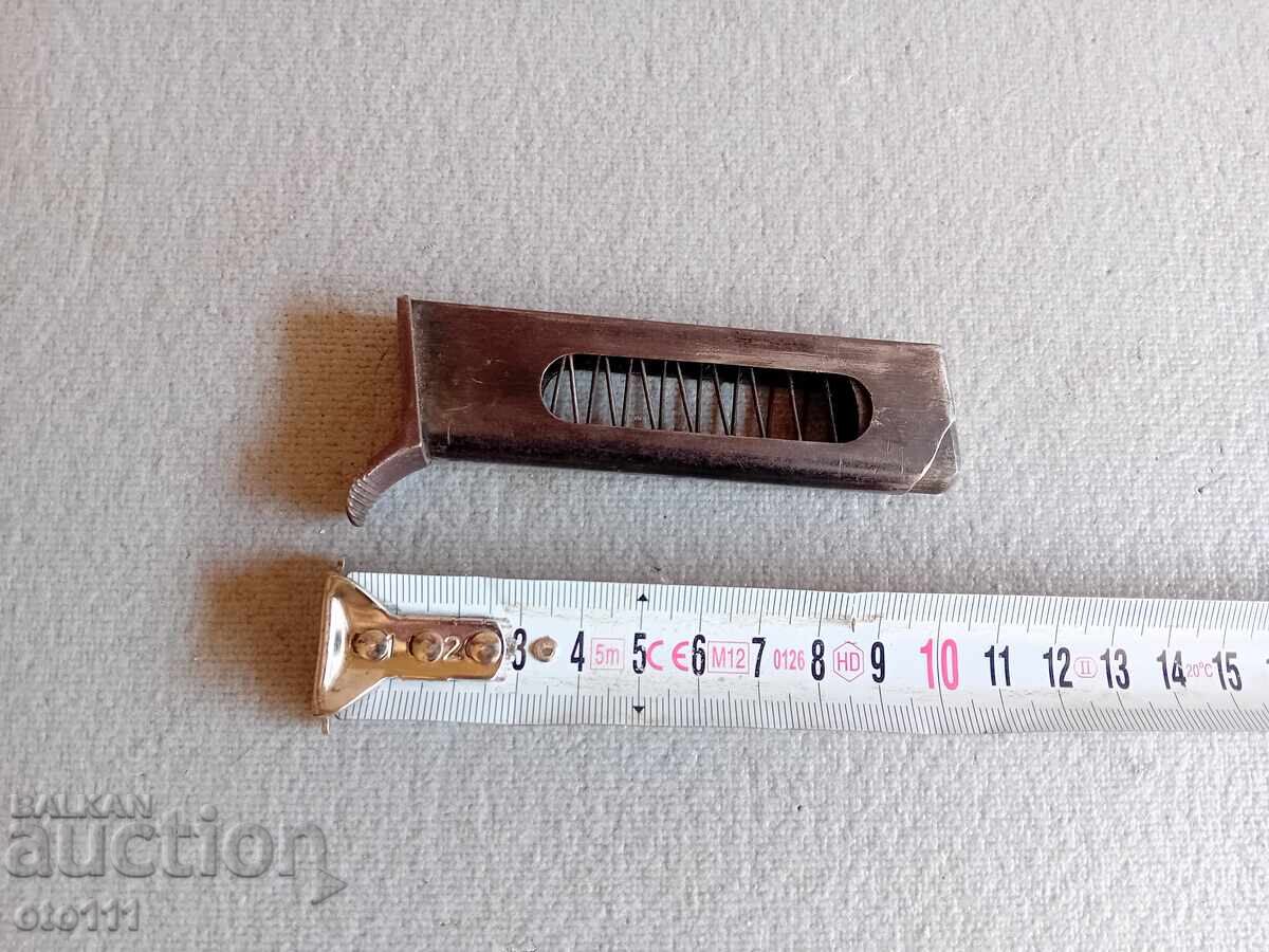 PISTOL MAGAZINE - BERETTA 1934 / 9x17 mm PISTOL MAGAZINE - BERETTA 1934 / 9x17 mm