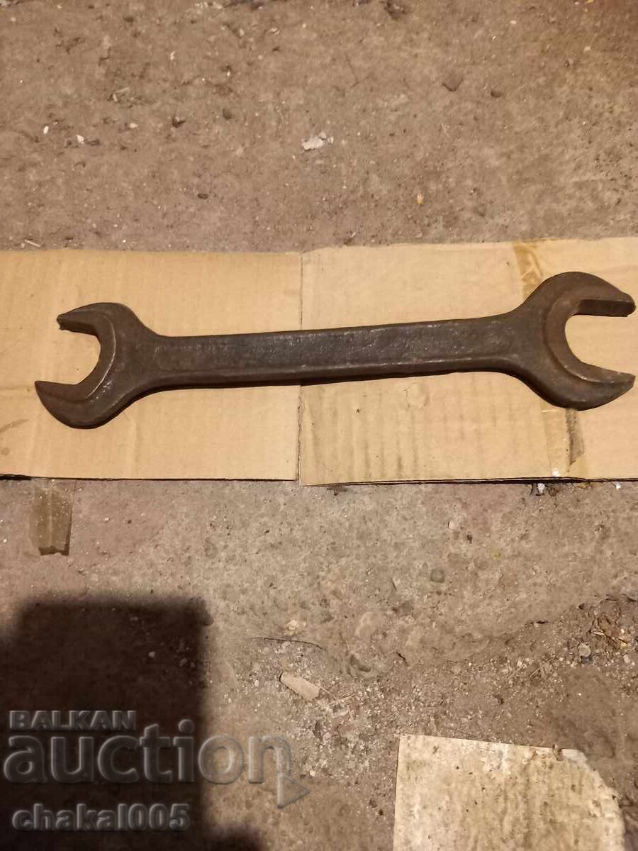 Стар гаечен ключ с цена 25.00 лв. | € 12.78 Стар гаечен ключ с цена 25.00 лв. | € 12.78