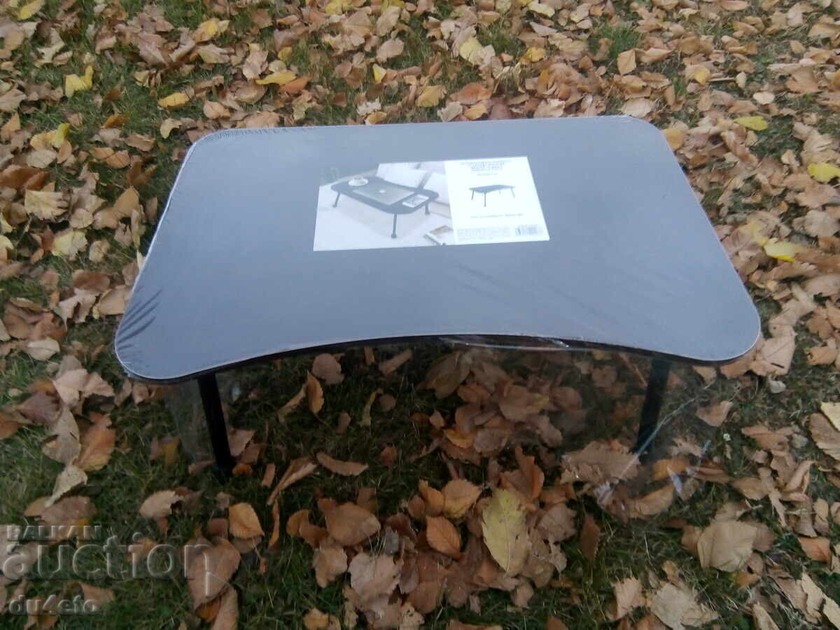 Сгъваема дървена MDF масичка с 4 крачета и дръжка 59 х 39 х с цена 25.00 лв. | € 12.78