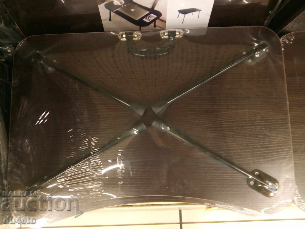 Доставка на Сгъваема дървена MDF масичка с 4 крачета и дръжка 59 х 39 х