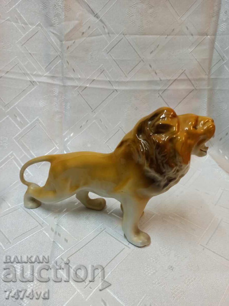 Румънска голяма порцеланова пластика на лъв с цена 100.00 лв. | € 51.13 Румънска голяма порцеланова пластика на лъв с цена 100.00 лв. | € 51.13