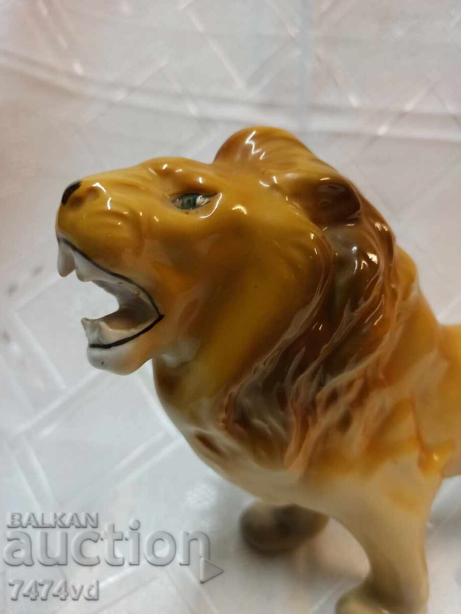 Доставка на Румънска голяма порцеланова пластика на лъв Доставка на Румънска голяма порцеланова пластика на лъв