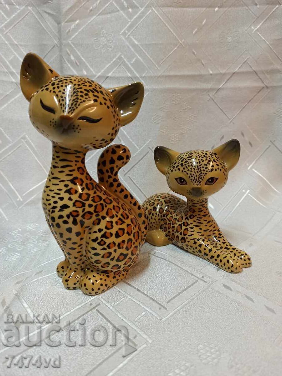 2 Uniquely Beautiful Goebel Porcelain Figures - Kitti de luxe