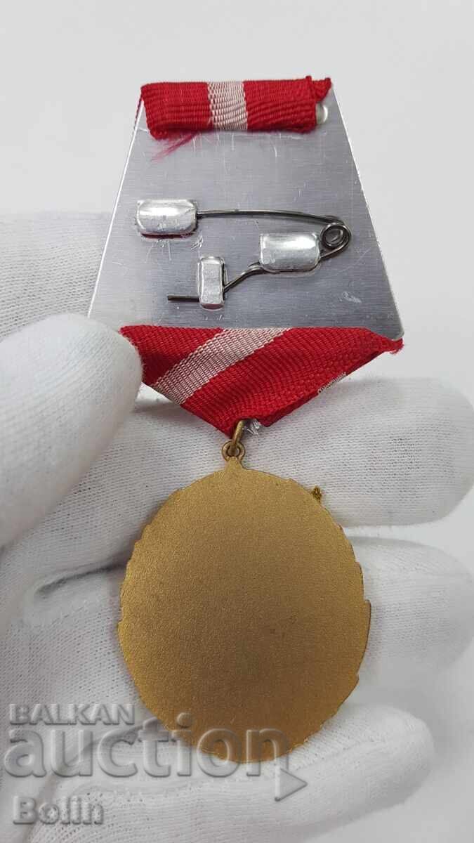 Livrarea Ordinul de muncă Steagul Roșu + cutie