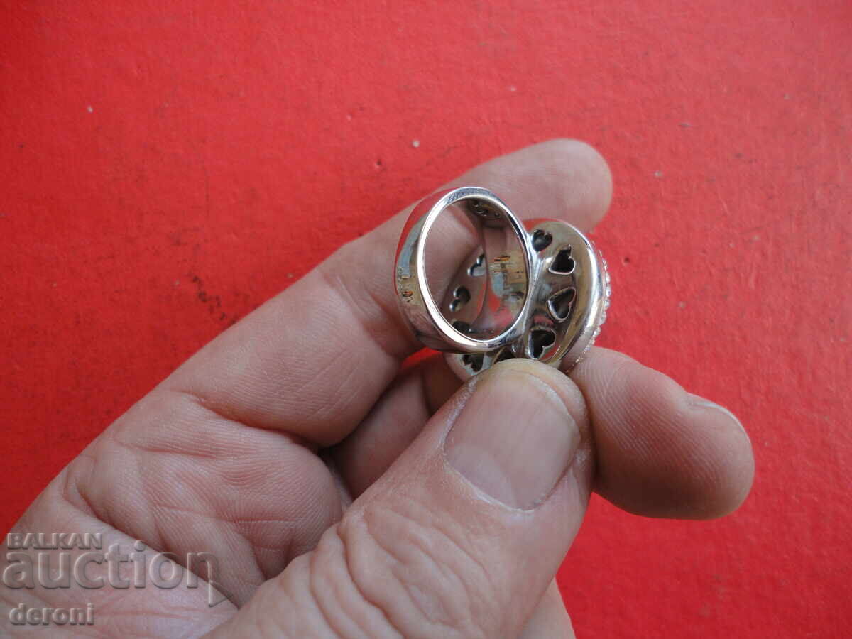 Delivery of Ring with stones 3