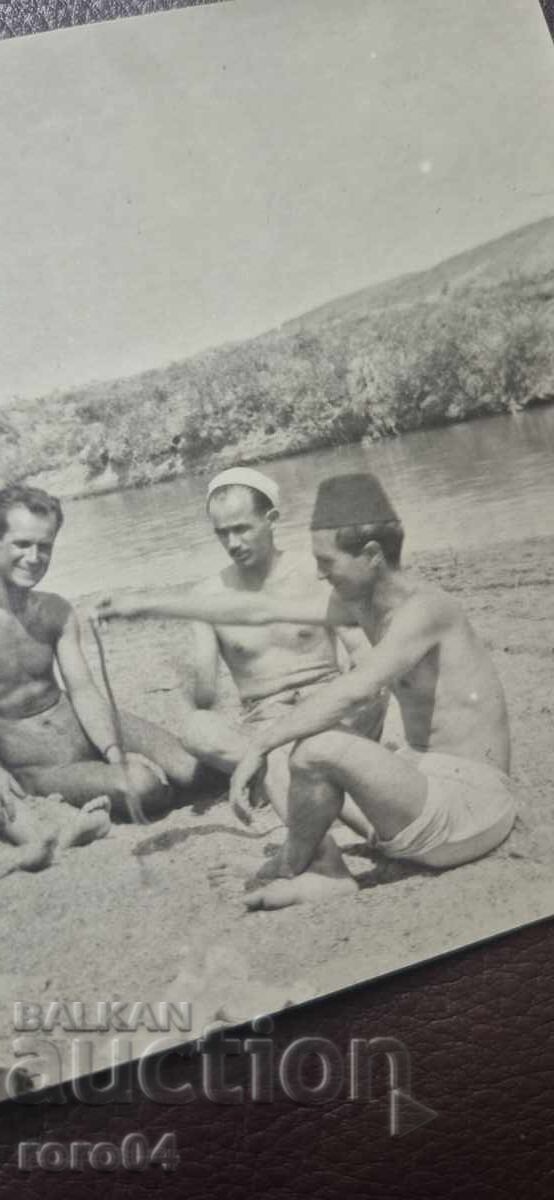 ΣΤΗΝ ΠΑΡΑΛΙΑ - ΑΝΔΡΕΣ - ΦΕΣ - ΤΟΥΡΜΠΑΝΙ - WW II - 7