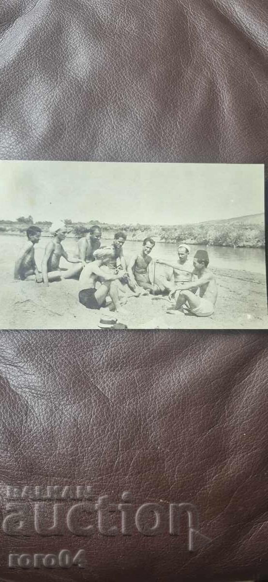 ΣΤΗΝ ΠΑΡΑΛΙΑ - ΑΝΔΡΕΣ - ΦΕΣ - ΤΟΥΡΜΠΑΝΙ - WW II