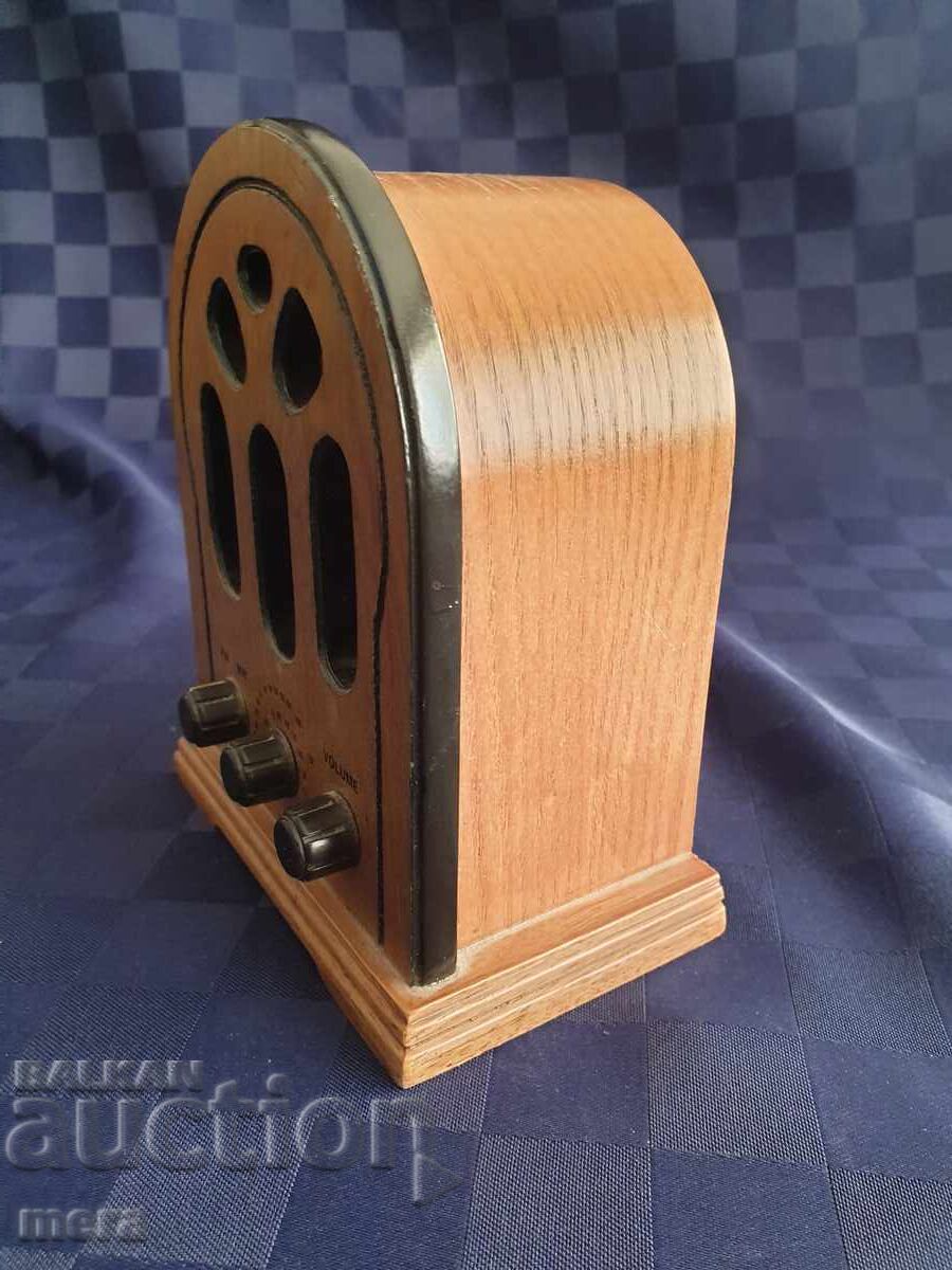 Licitație Radio de buzunar cu design retro Licitație Radio de buzunar cu design retro