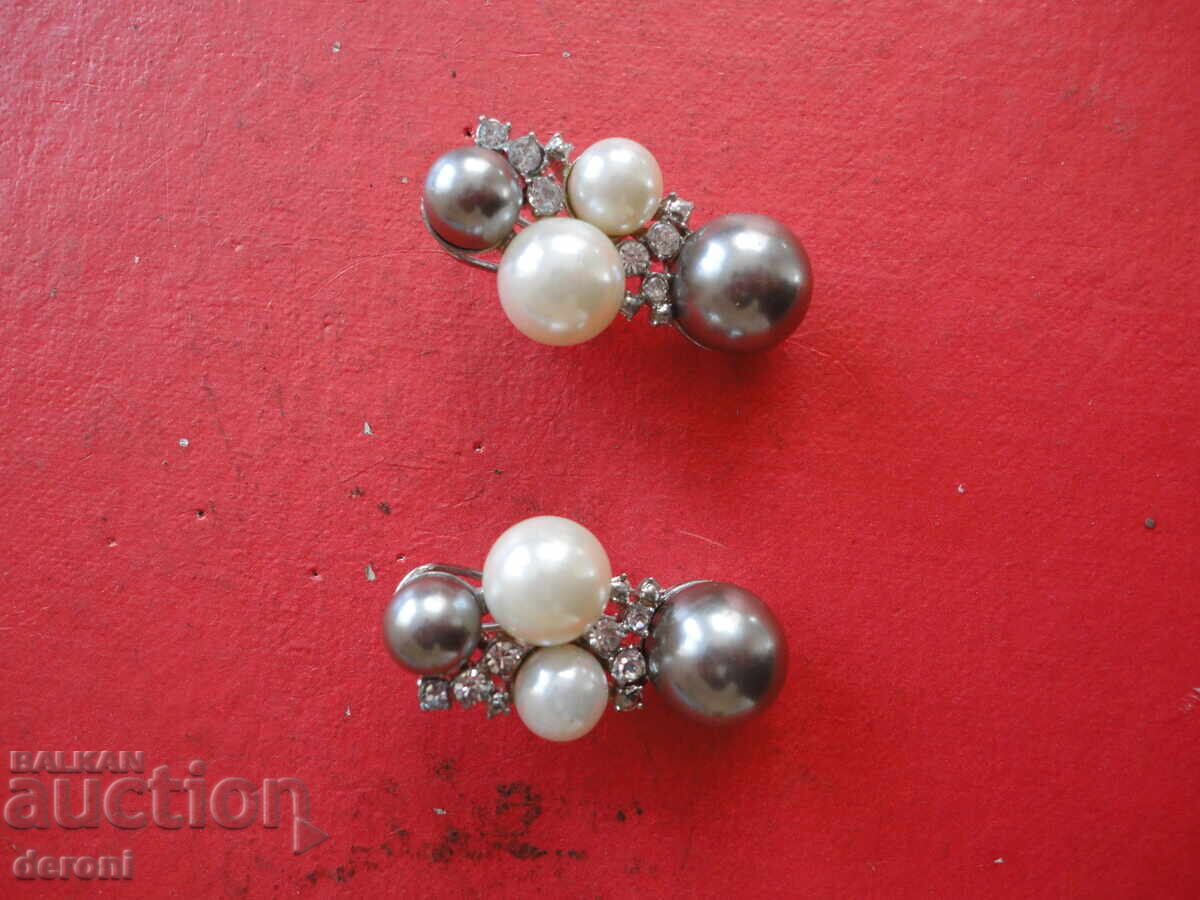 Страхотни обеци обици с перли и камъни с цена 10.00 лв. | € 5.11
