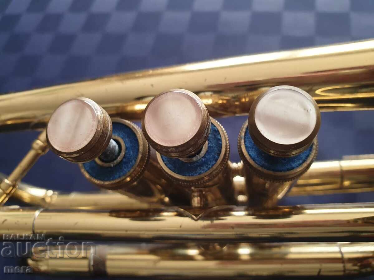 Доставка на Отличен тромпет Amati Kraslice ACR 201