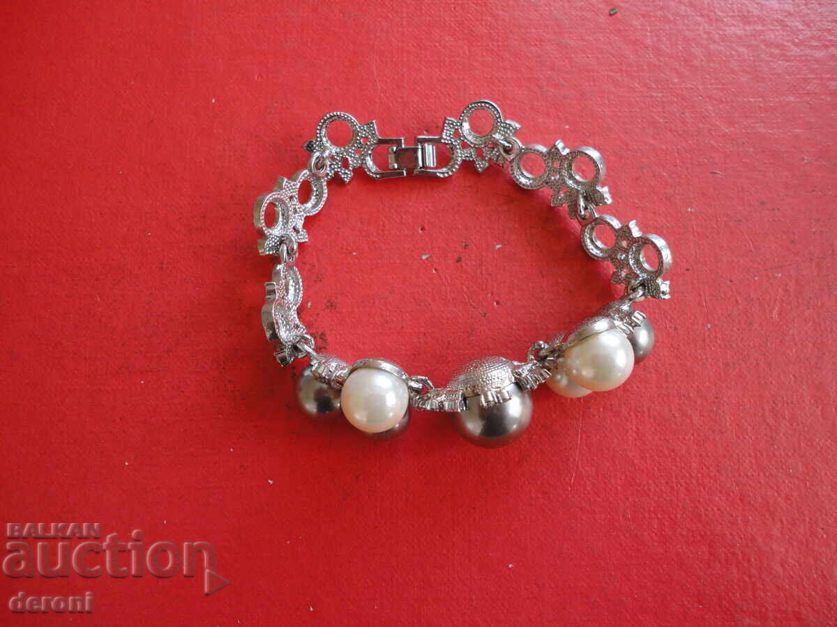 Παράδοση Απίθανο βραχιόλι με μαργαριτάρια και πέτρες