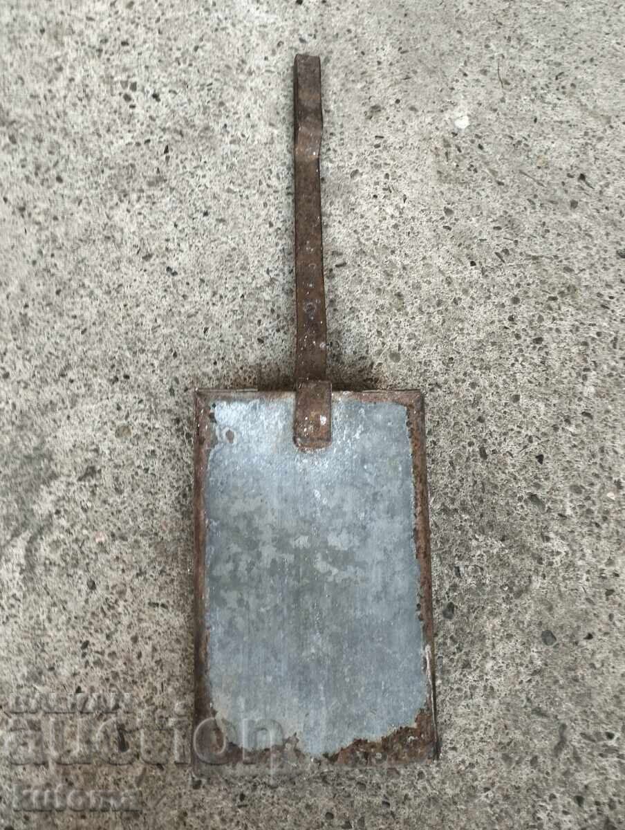 Old iron shovel - 5