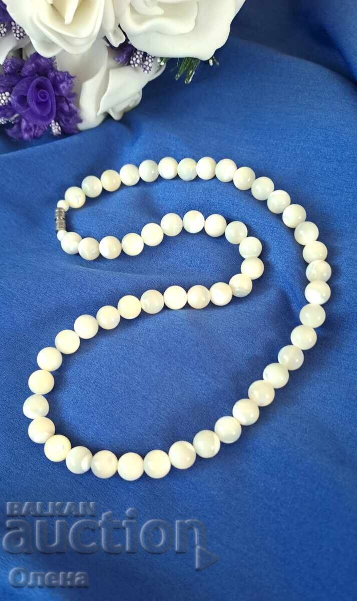 Colier retro din sidef natural cu preț 40.00 BGN | € 20.45 Colier retro din sidef natural cu preț 40.00 BGN | € 20.45