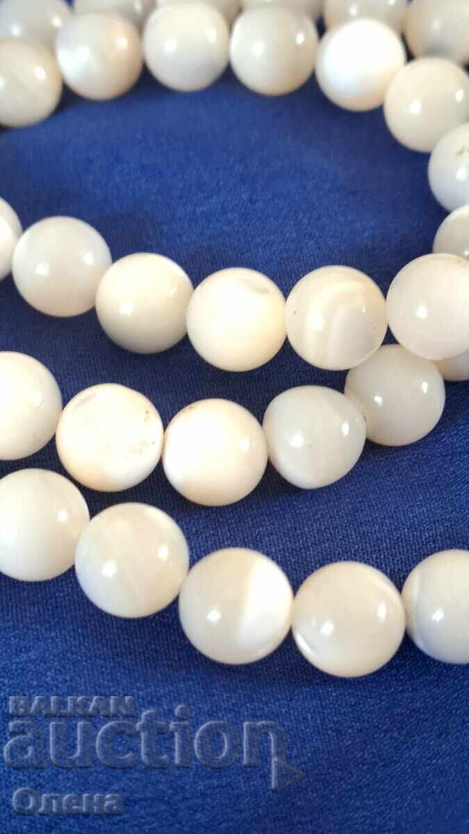 Livrarea Colier retro din sidef natural Livrarea Colier retro din sidef natural