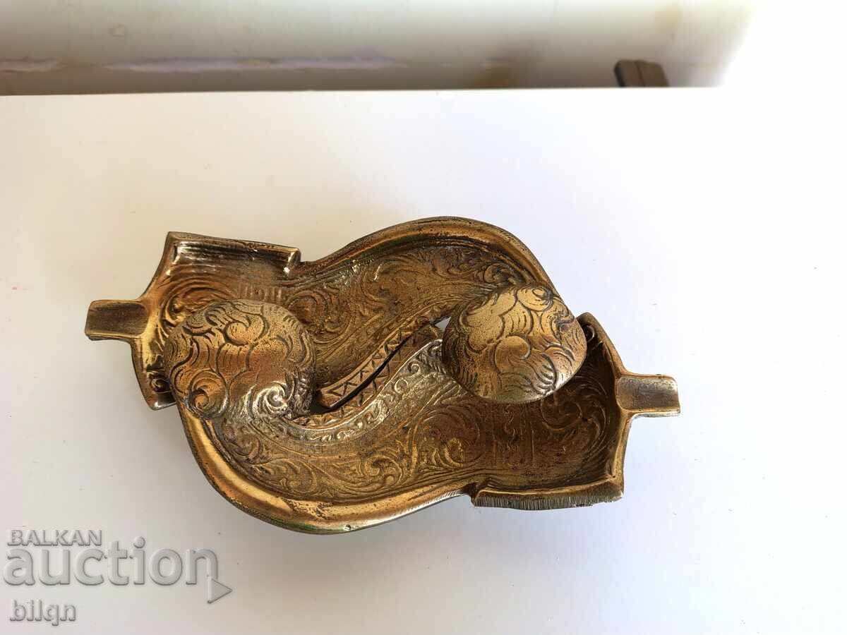 Аукцион Страхотни Стари Бронзови Пепелници Аукцион Страхотни Стари Бронзови Пепелници