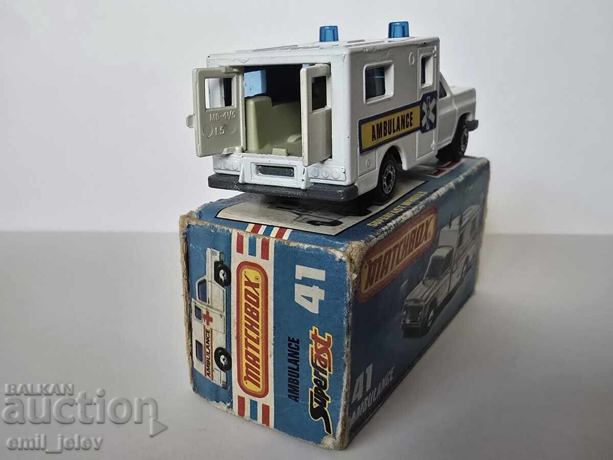 Delivery of LESNEY MATCHBOX - 41C Ambulance 1978 original box