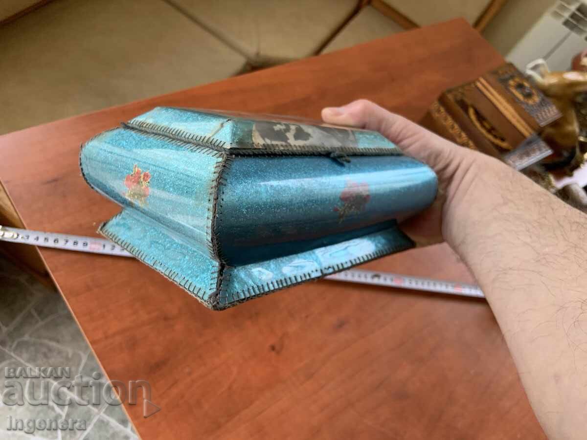 Delivery of OLD NECESSAIRE BOX FROM THE SOCIALIST ERA