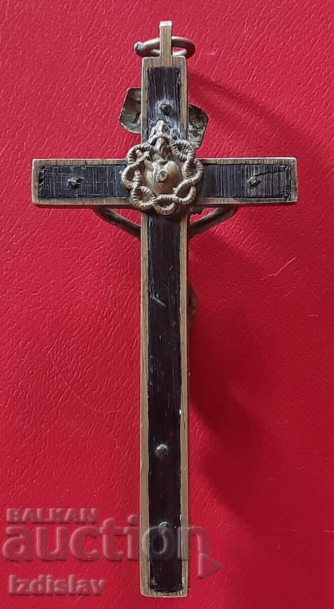 Μεγάλος χάλκινος σταυρός με οστό από τον Πανάγιο Τάφο, Ιερουσαλήμ 19ος αιώνας με τιμή 160.00 BGN | € 81.81