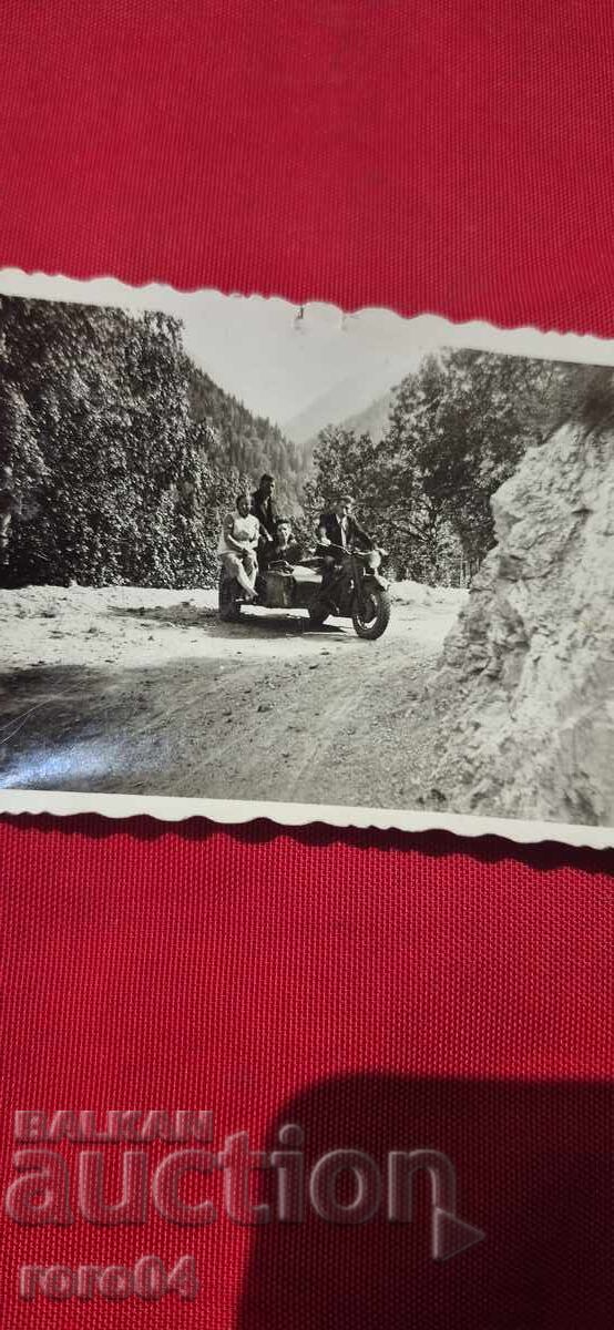 МОТОР С КОШ - WW II с цена 9.99 лв. | € 5.11 МОТОР С КОШ - WW II с цена 9.99 лв. | € 5.11