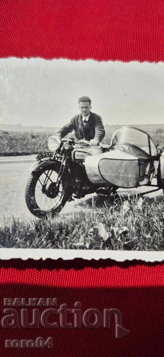 Licitație MOTOR CU COȘ - Norton - WW II