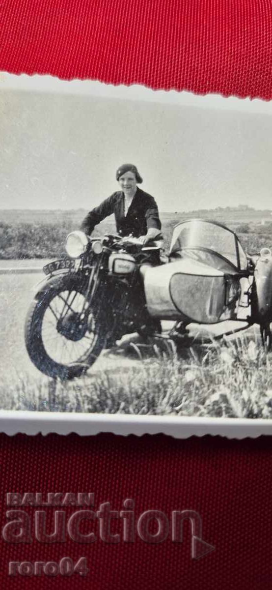 Licitație MOTOR CU COȘ - Norton - WW II Licitație MOTOR CU COȘ - Norton - WW II