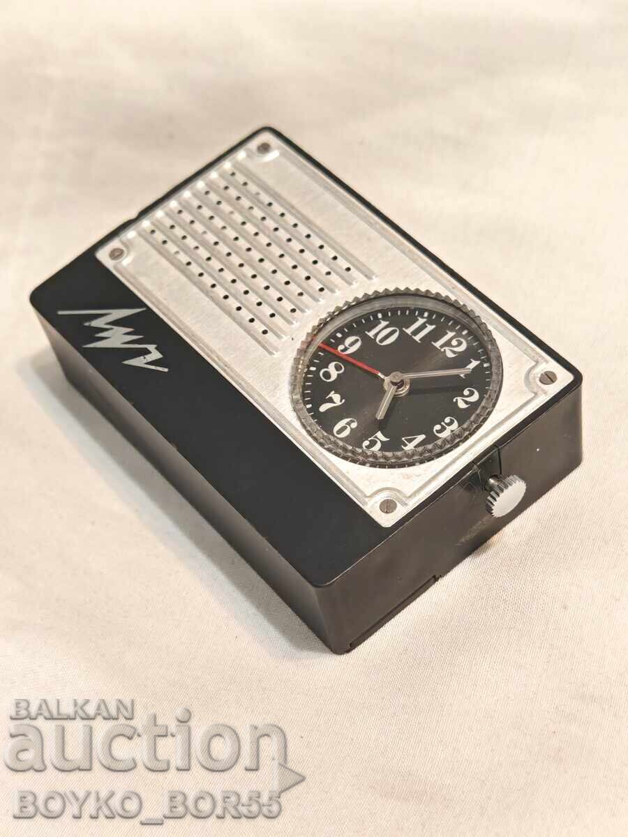 Παράδοση Δύο Μοντέλα Σπάνιων Ρωσικών Σοβιετικών Ρολογιών Ξυπνητηριών Luch